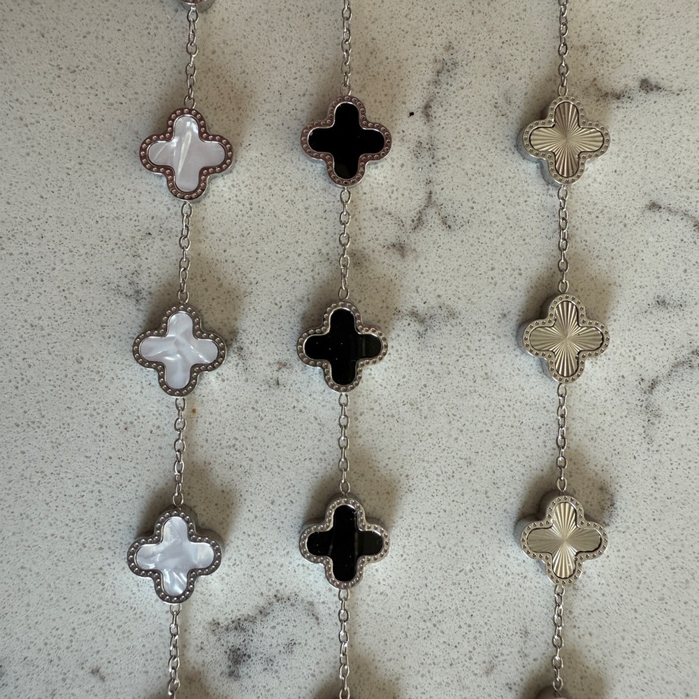 Clover Bracelet Set - Picture 5 of 7